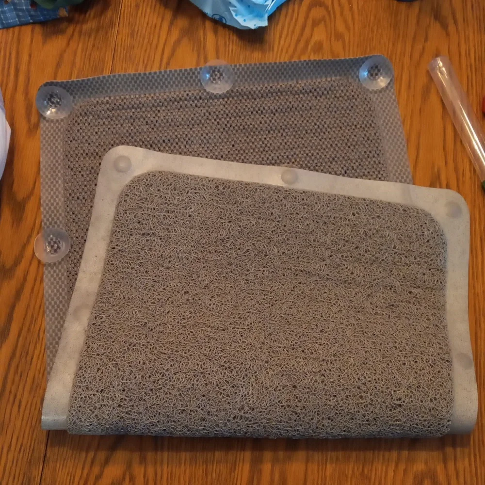 Kirkton House Gray Loofah Anti-slip Bath Mat for Tub/Shower with 12 Suction Cups